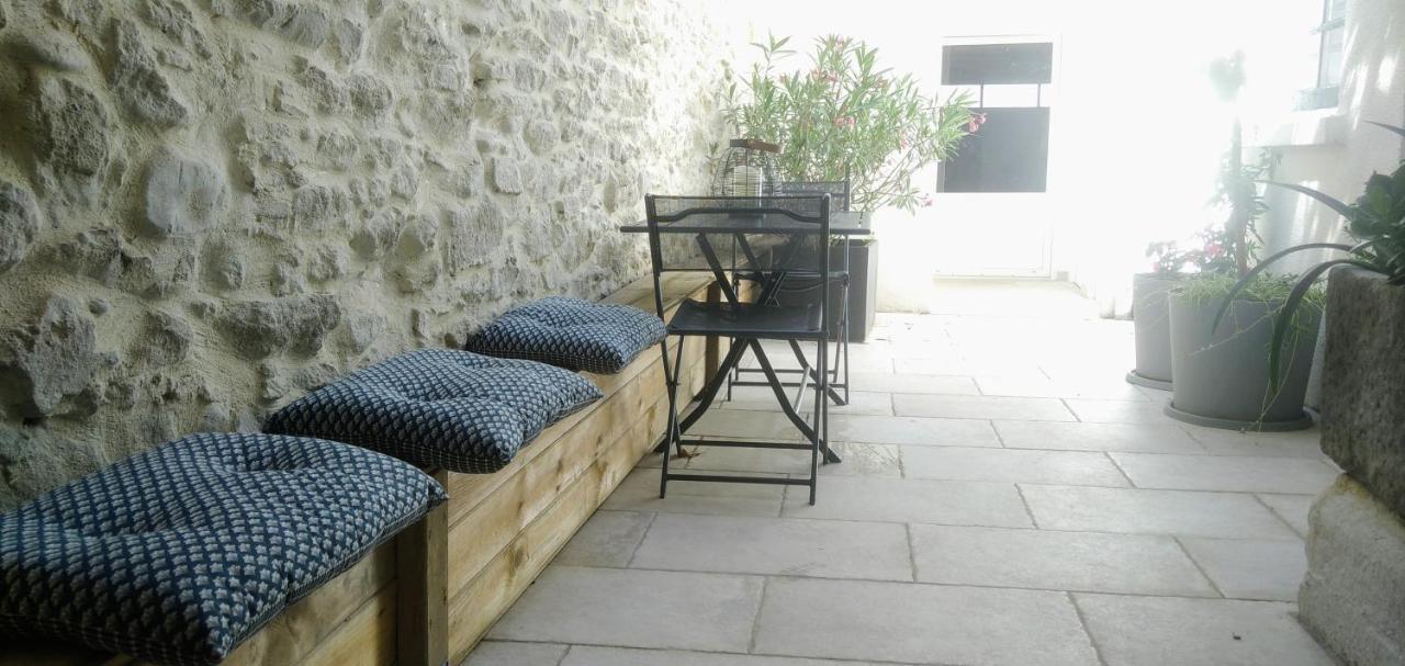 A L'ombre Des Remparts Apartment *