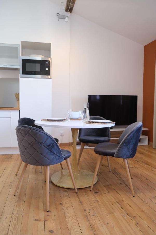 A L'ombre Des Remparts Apartment *